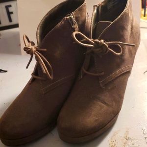 Brown healed booties dv